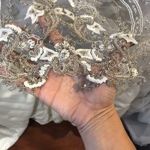 Wedding dress- photos of current condition - Picture 8 of 8